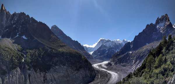 Mer De Glace flowing through the valley