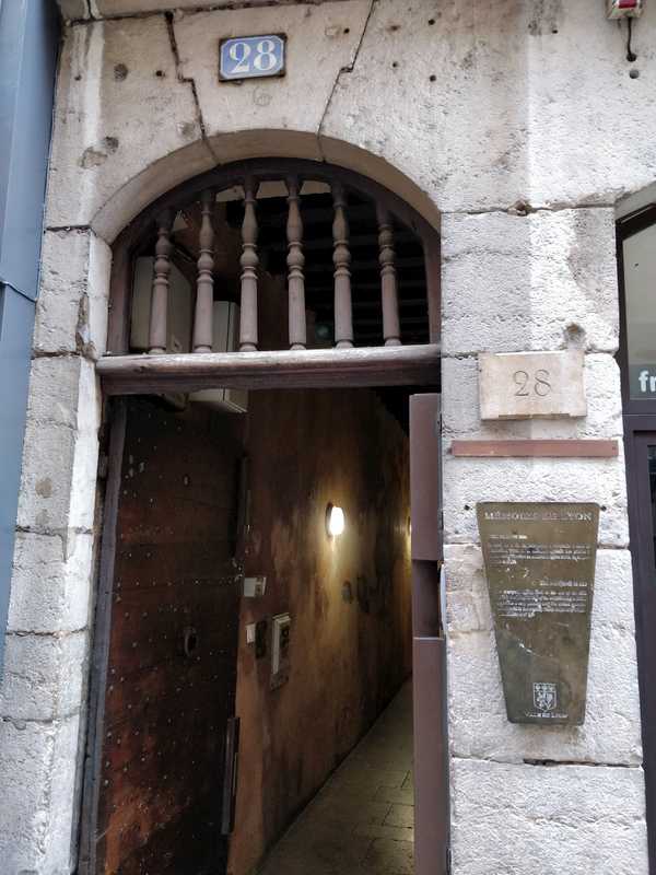Vieux Lyon courtyard entrance